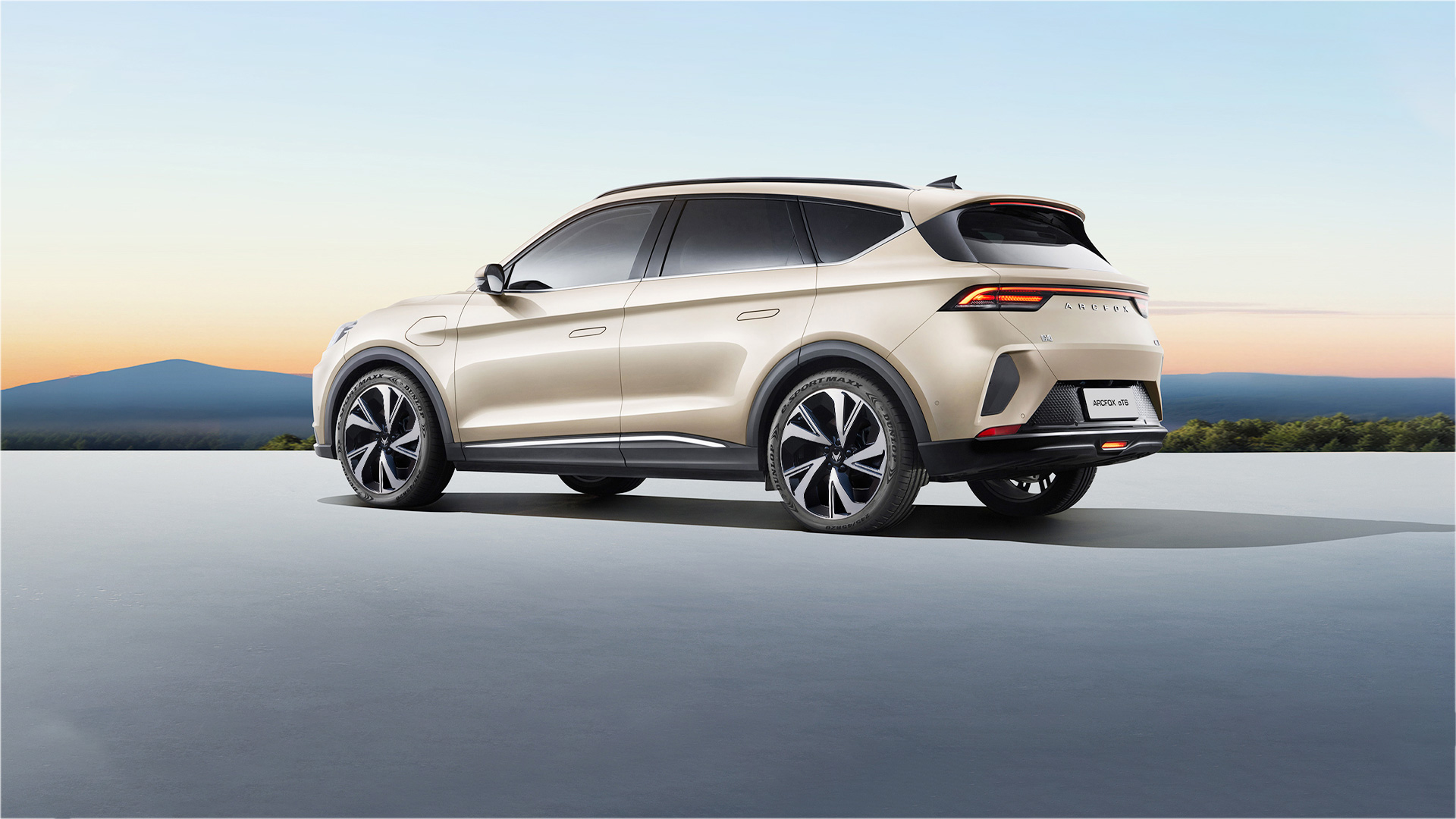 Электромобили Arcfox T6 из Китая